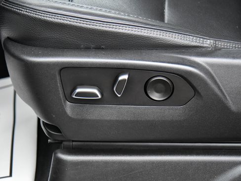 Used 2023 GMC Yukon XL Denali image 19