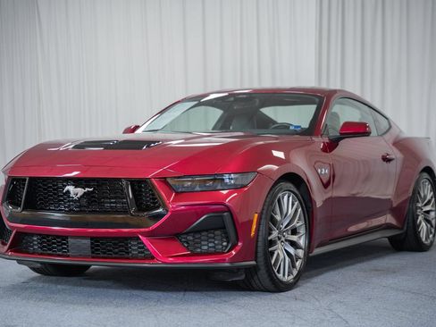 Certified 2025 Ford Mustang GT Premium RWD image 3