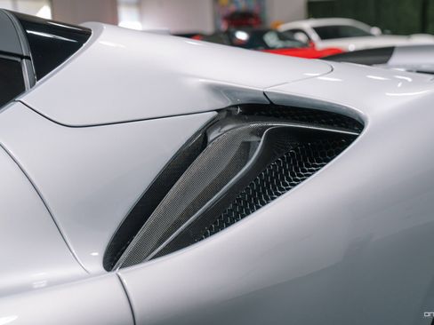 Used 2022 Ferrari SF90 Spider image 19