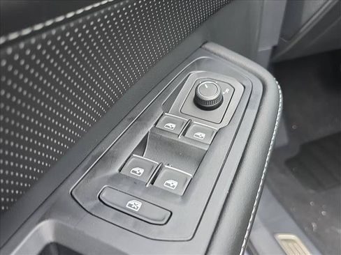 New 2026 Volkswagen Atlas Cross Sport SE FWD image 5