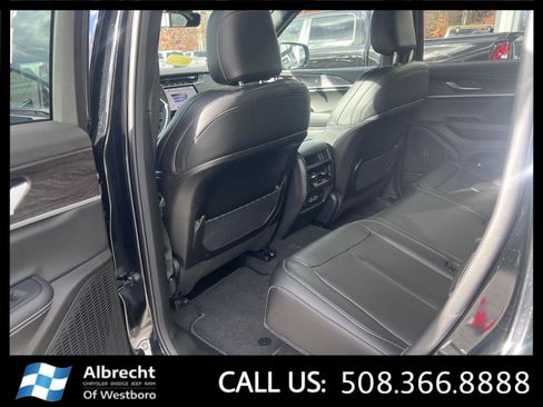 New 2025 Jeep Grand Cherokee Limited image 11