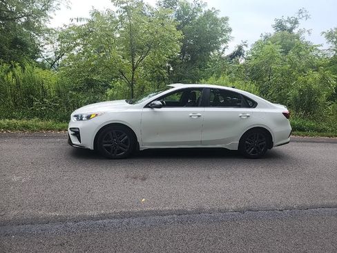 Used 2021 Kia Forte GT-Line w/ GT-Line Premium Package FWD image 2