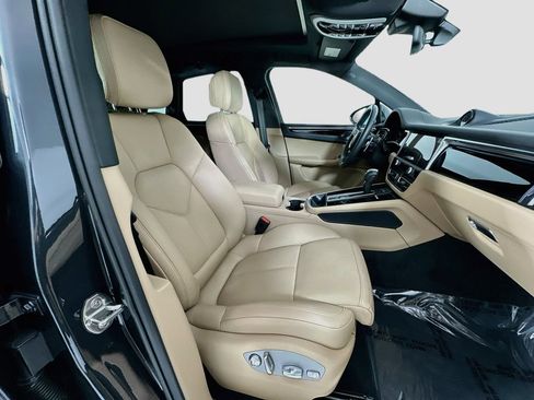 Certified 2026 Porsche Macan AWD/4WD image 30