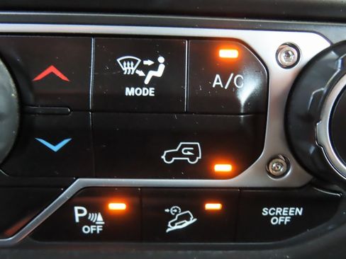 Used 2018 Jeep Wrangler Unlimited Rubicon image 10