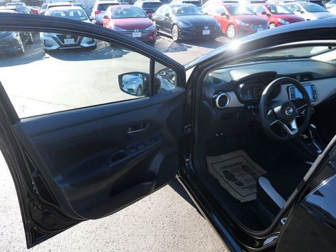 Used 2021 Nissan Versa SV image 14