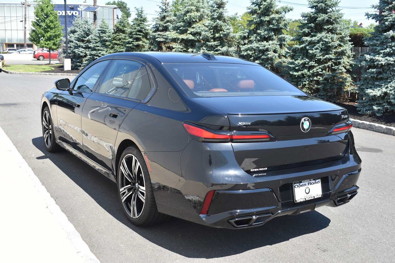 Used 2024 BMW 760i xDrive w/ Executive Package AWD/4WD image 7