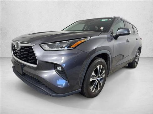Used 2021 Toyota Highlander XLE FWD image 8