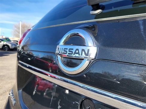 Used 2019 Nissan Rogue S image 21