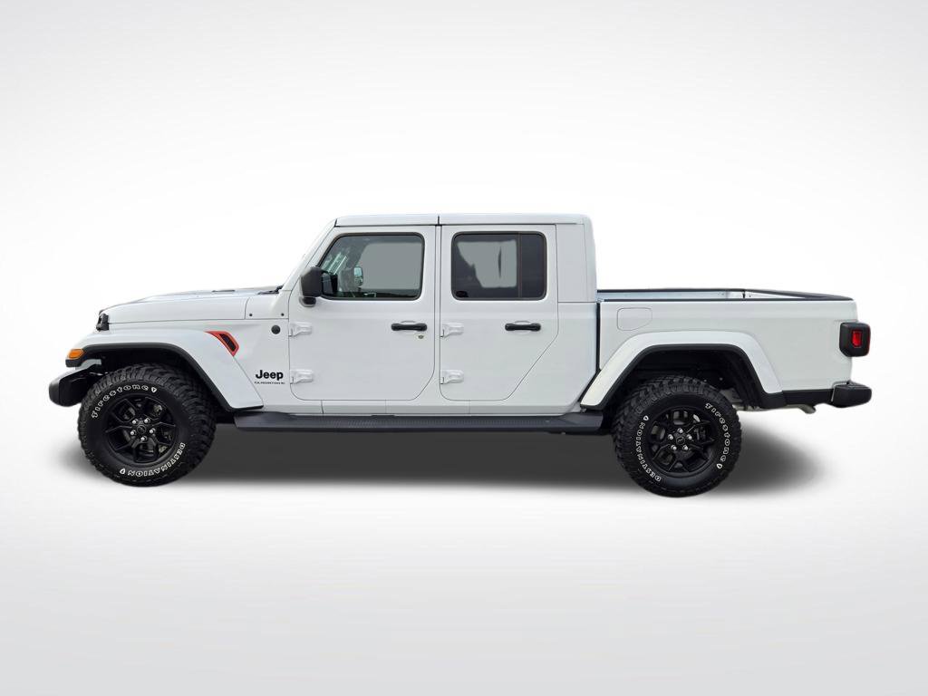 Used 2025 Jeep Gladiator Sport AWD/4WD image 9