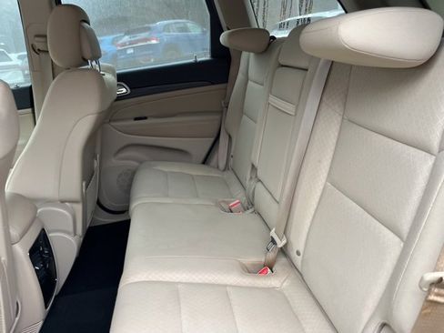 Used 2021 Jeep Grand Cherokee Laredo image 13