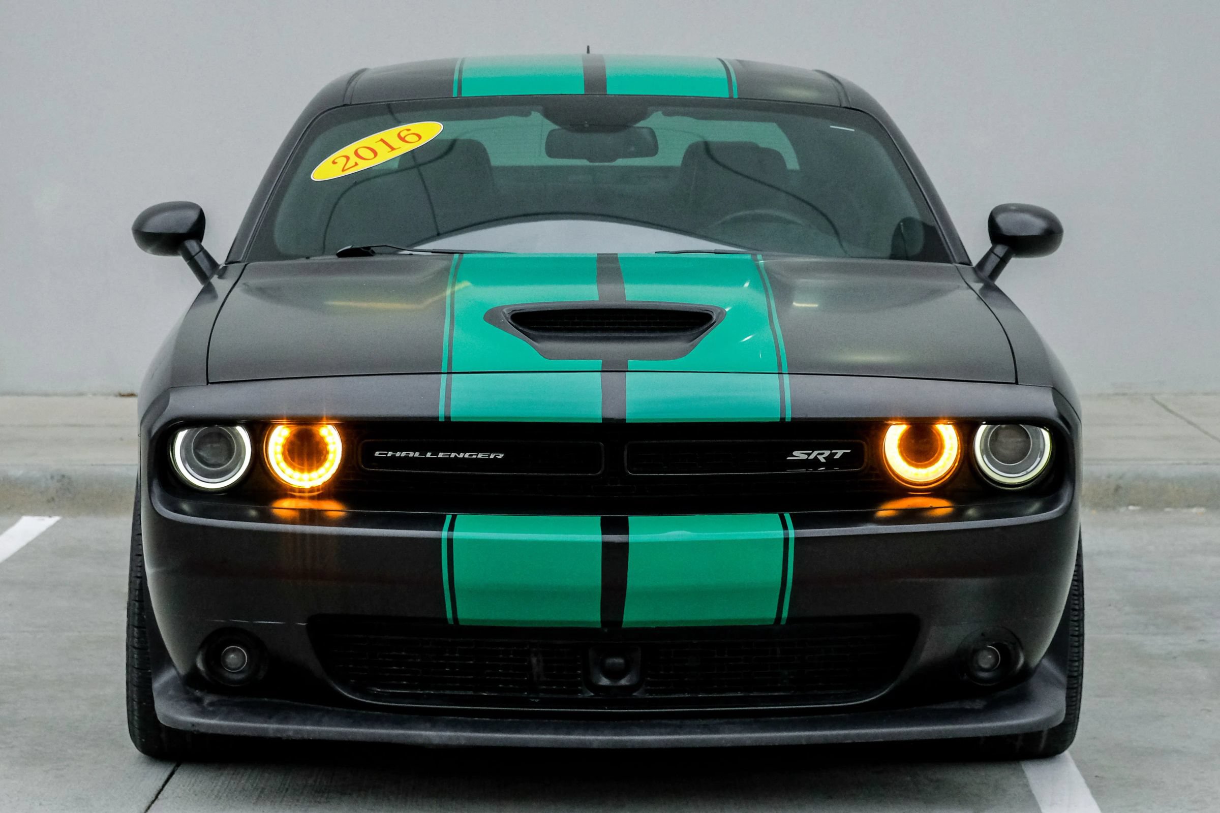 Used 2016 Dodge Challenger SRT w/ Technology Group RWD image 4