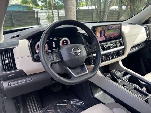 Used 2026 Nissan Pathfinder SL FWD image 36