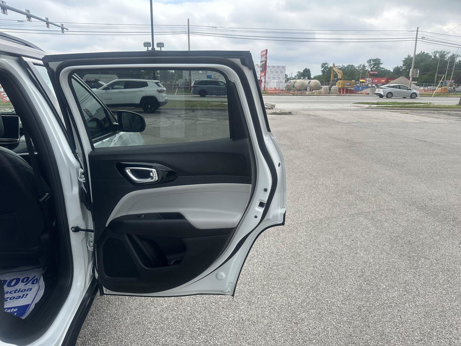 Used 2023 Jeep Compass Limited AWD/4WD image 23