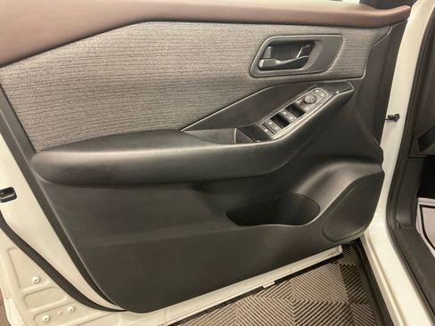 Used 2023 Nissan Rogue S image 15