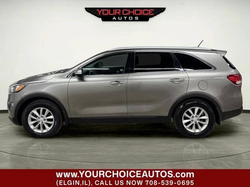 Used 2017 Kia Sorento LX FWD image 2