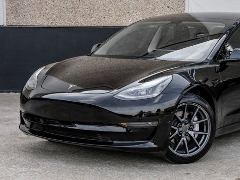 Used 2023 Tesla Model 3 Standard Range image 5