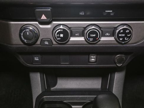 Used 2017 Toyota Tacoma SR5 image 28