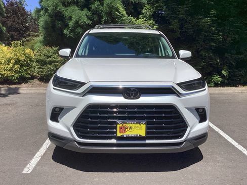 Used 2024 Toyota Grand Highlander AWD image 20