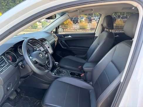Used 2021 Volkswagen Tiguan SE w/ Panoramic Sunroof Package FWD image 12