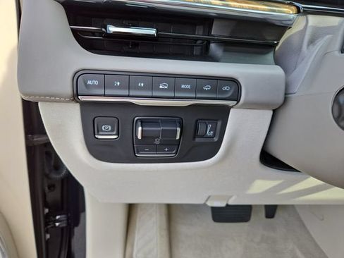 Used 2023 Cadillac Escalade ESV Sport Platinum w/ LPO, Floor Liner Package AWD/4WD image 17