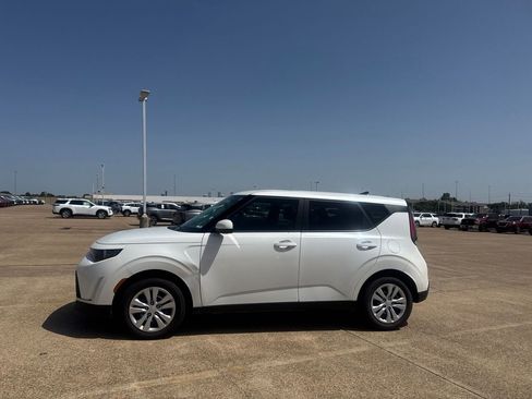 Used 2024 Kia Soul LX FWD image 12