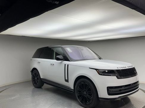 Used 2023 Land Rover Range Rover SE image 2