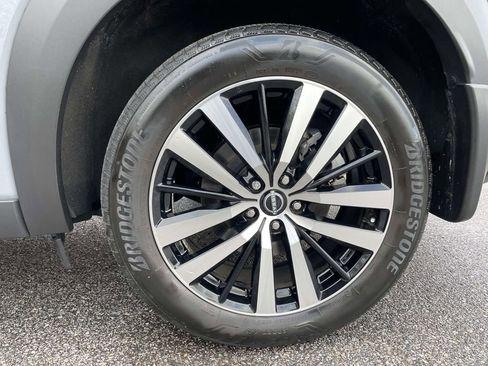 Used 2024 Nissan Pathfinder Platinum image 10