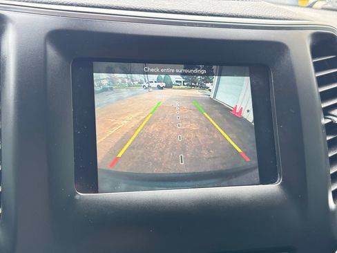 Used 2019 Jeep Cherokee Latitude Plus w/ Cold Weather Group image 6