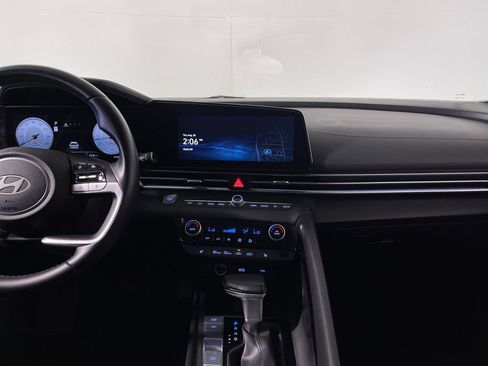 Certified 2025 Hyundai Elantra SEL FWD image 16