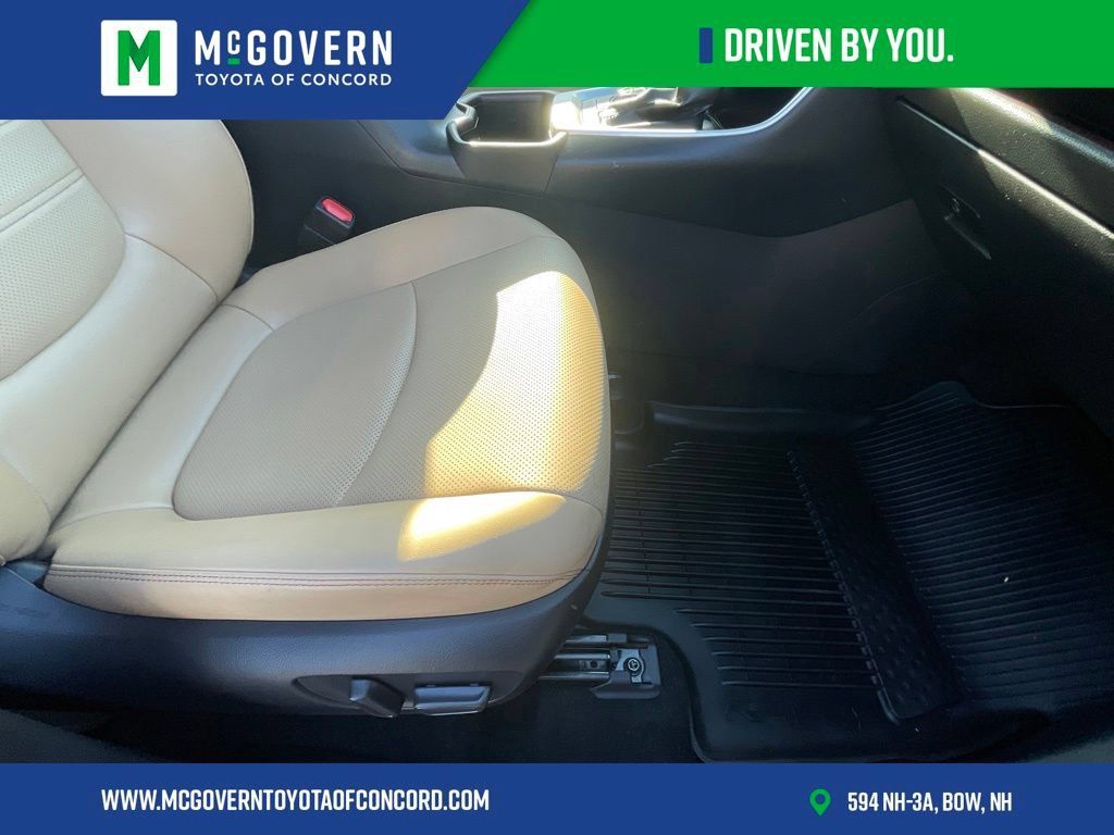 Used 2025 Toyota RAV4 Limited w/ Advanced Technology Package AWD/4WD image 33