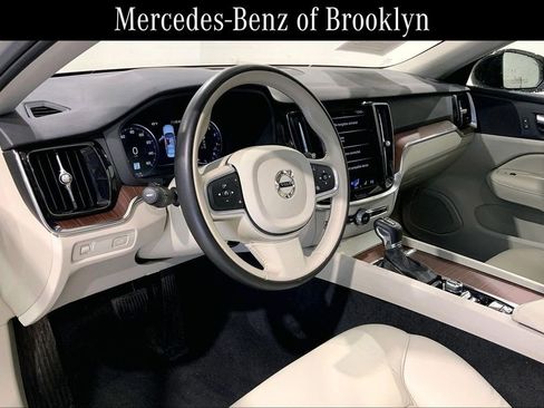 Used 2021 Volvo S60 T5 Momentum image 17