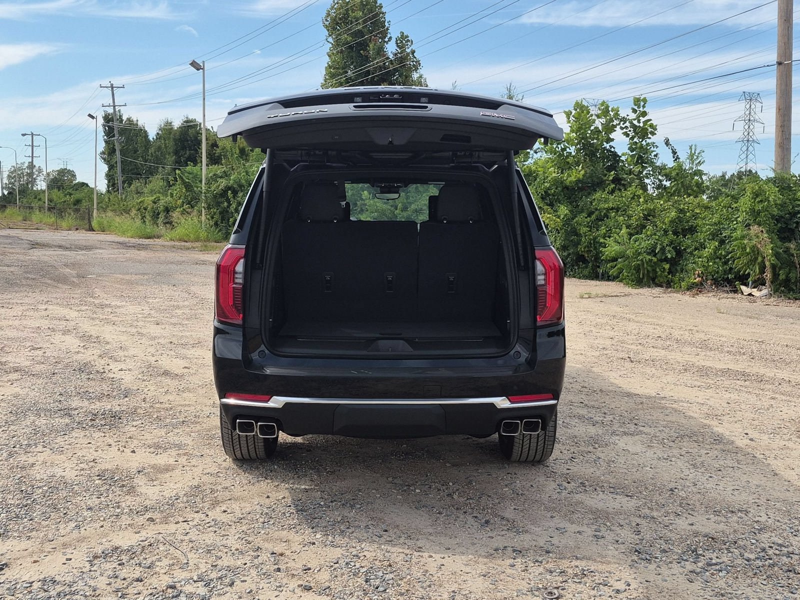 New 2026 GMC Yukon Denali w/ Denali Reserve Package AWD/4WD image 4