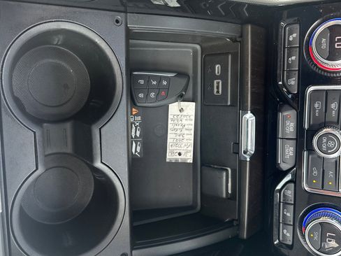 Used 2021 GMC Yukon Denali w/ Denali Premium Package AWD/4WD image 30