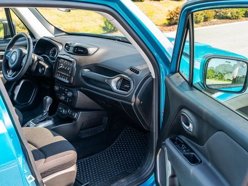 Used 2022 Jeep Renegade Latitude AWD/4WD image 11