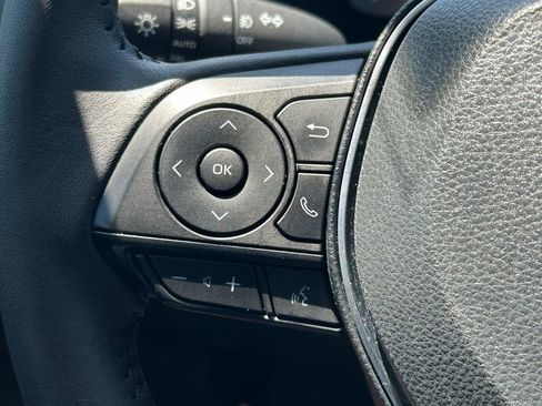 Used 2025 Toyota RAV4 Limited FWD image 37