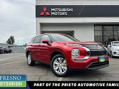 New 2025 Mitsubishi Outlander ES