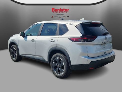 Used 2025 Nissan Rogue SV AWD/4WD image 6