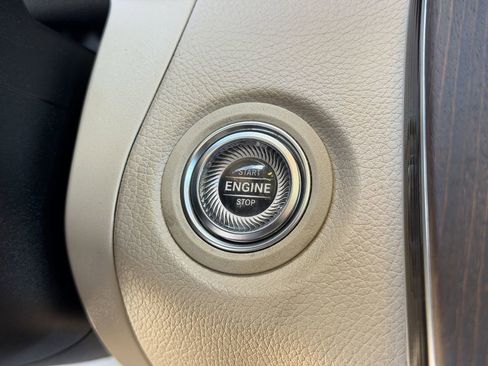 Used 2020 Mercedes-Benz GLC 300 image 27