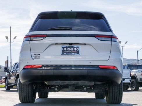Used 2023 Jeep Grand Cherokee Altitude AWD/4WD image 34