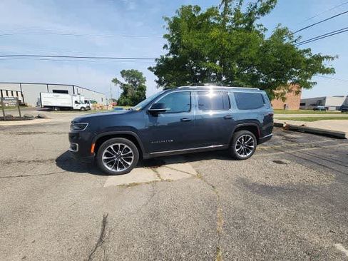 Used 2022 Jeep Wagoneer Series III w/ Premium Group I AWD/4WD image 21