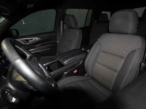 Used 2025 Chevrolet Traverse LT w/ Enhanced Driving Package FWD image 4