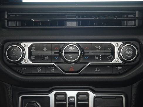 Used 2024 Jeep Wrangler Unlimited Rubicon w/ Convenience Group image 30