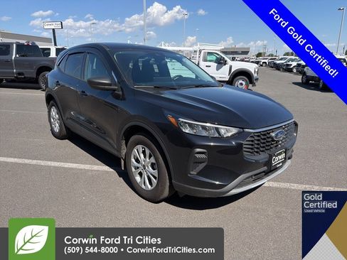 Used 2023 Ford Escape Active w/ Tech Pack #1 AWD/4WD image 3