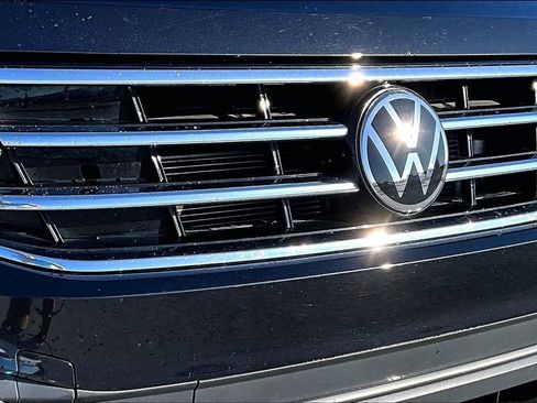 Used 2024 Volkswagen Tiguan SE image 28