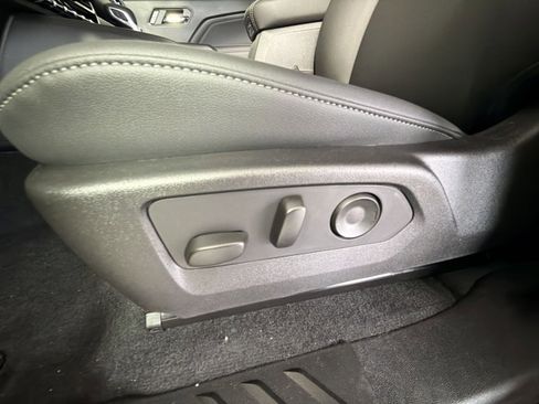 New 2026 GMC Canyon Elevation w/ Convenience Package image 14