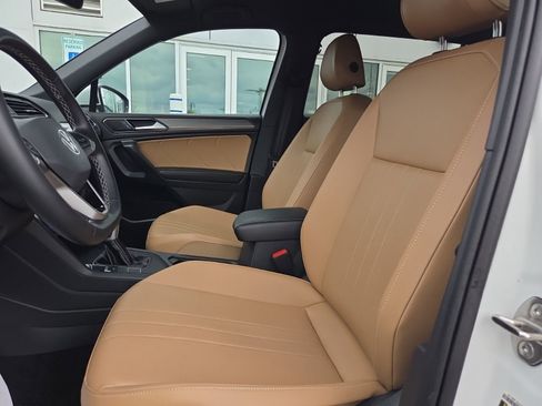 Used 2024 Volkswagen Tiguan SE FWD image 15