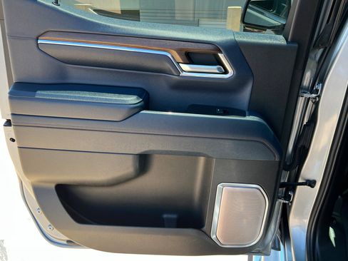 Used 2024 Chevrolet Silverado 1500 High Country w/ Technology Package AWD/4WD image 19