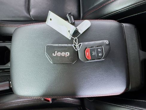Used 2022 Jeep Gladiator Rubicon w/ LED Lighting Group AWD/4WD image 28