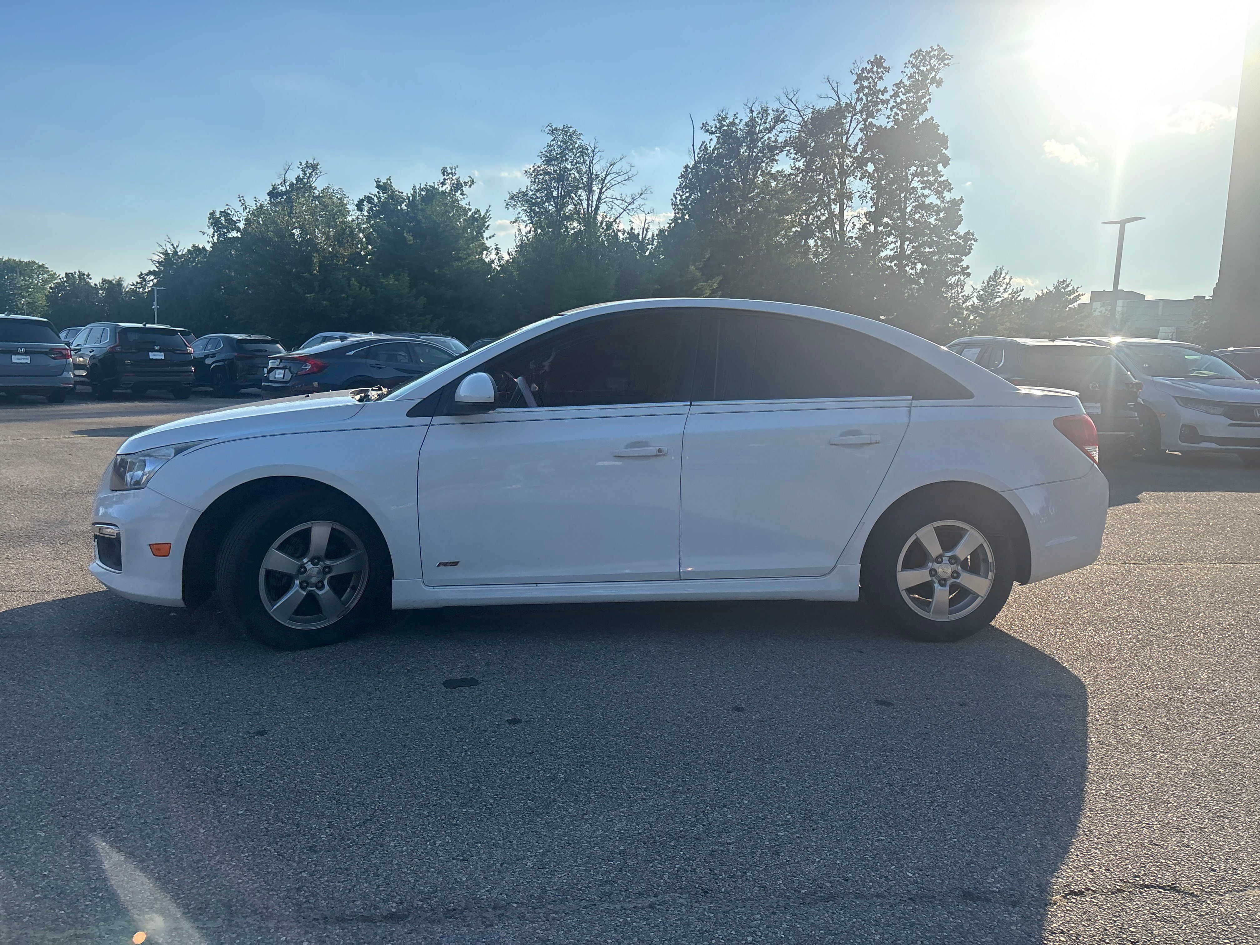 Used 2016 Chevrolet Cruze LT FWD image 3