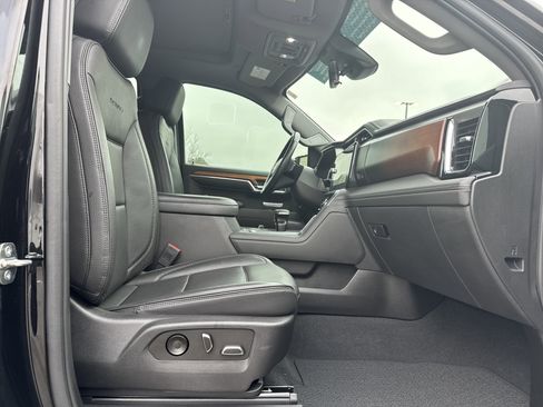 Used 2022 GMC Sierra 1500 Denali w/ Denali Reserve Package image 32